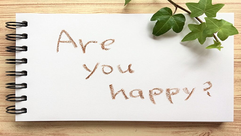 「are you happy?」と書かれたメモ